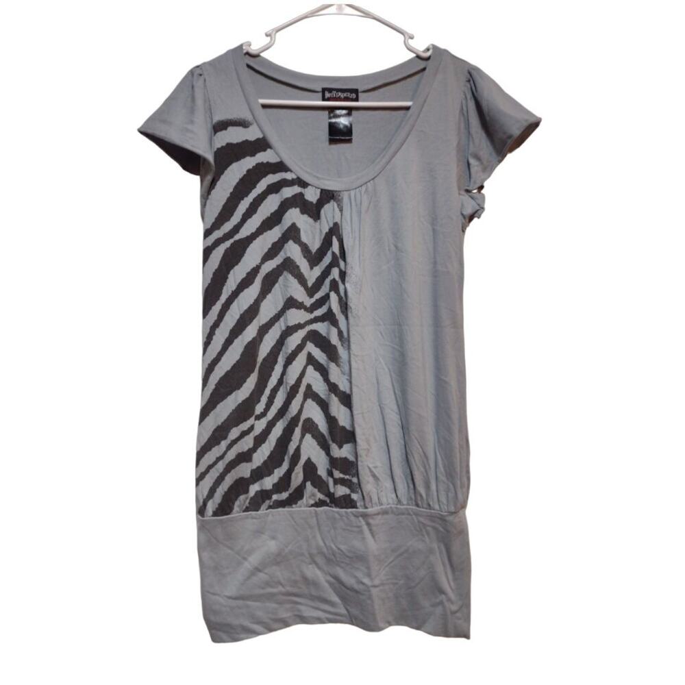 Hot Tempered Juniors Shirt Size Medium